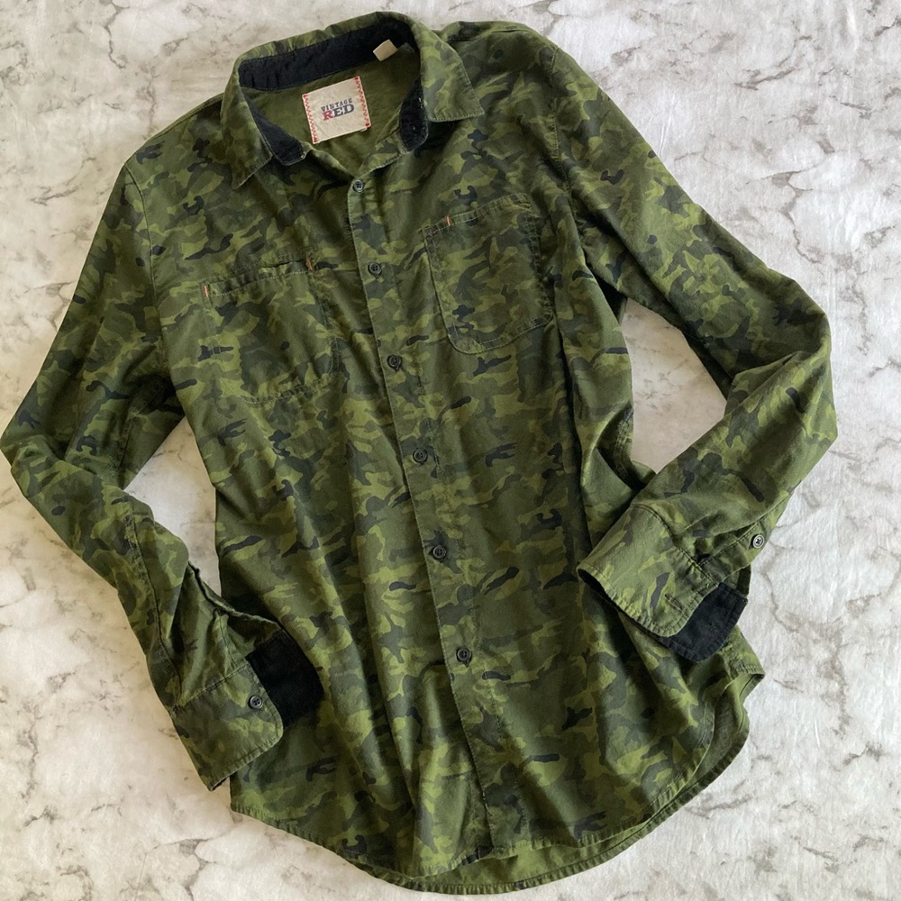 Vintage red men’s green Camo button up shirt M